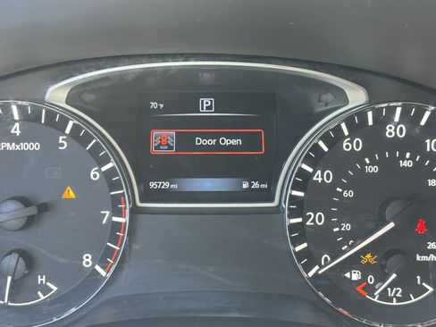 Used 2020 Nissan Pathfinder S FWD image 15