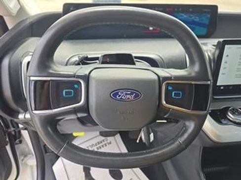 Used 2025 Ford Expedition Active AWD/4WD image 11