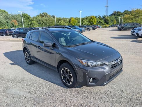 Used 2021 Subaru Crosstrek 2.0i Premium w/ Moonroof Package AWD/4WD image 3