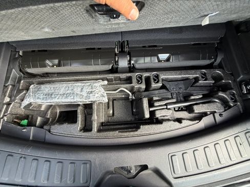 Used 2016 Land Rover Discovery Sport HSE Luxury image 19