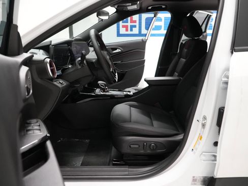 New 2026 Chevrolet Trax RS w/ Sunroof Package image 15