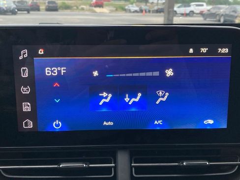 Used 2025 Chevrolet Trax LT image 18