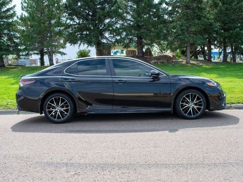 Used 2022 Toyota Camry SE image 7