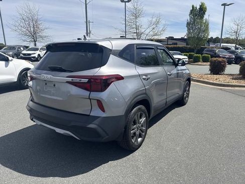 Used 2023 Kia Seltos S w/ Navigation Package FWD image 6