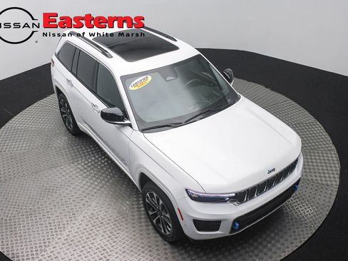 Used 2023 Jeep Grand Cherokee Overland w/ Advanced Protech Group III AWD/4WD image 3