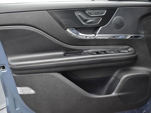 Used 2023 Lincoln Corsair Reserve w/ Equipment Group 201A image 9