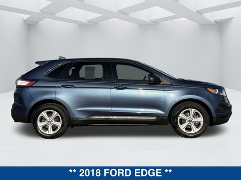 Used 2018 Ford Edge SE image 3