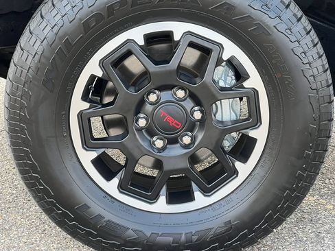 Used 2025 Toyota Tacoma TRD Off-Road w/ TRD Off Road Premium Package AWD/4WD image 8
