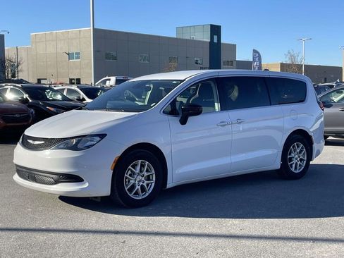 Used 2024 Chrysler Voyager LX image 24