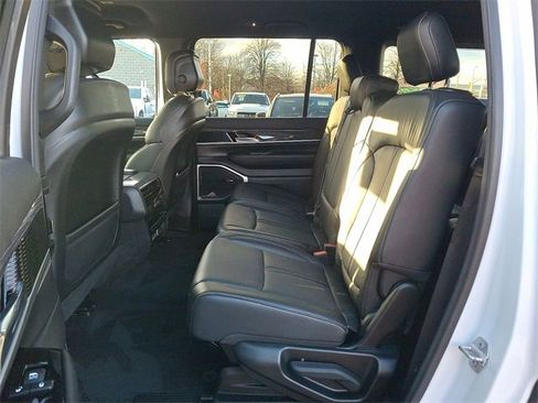 Used 2022 Jeep Wagoneer Series II image 19