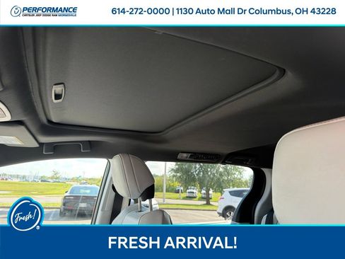 Used 2022 Toyota Sienna XSE FWD image 12