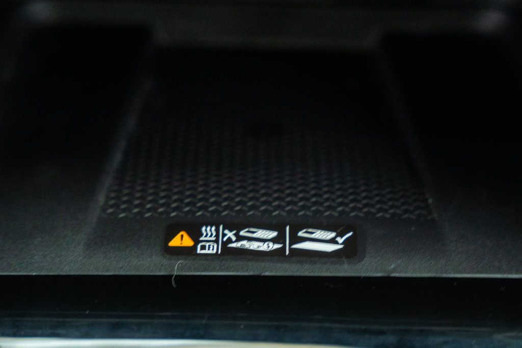 Used 2024 Chevrolet Traverse RS FWD image 29