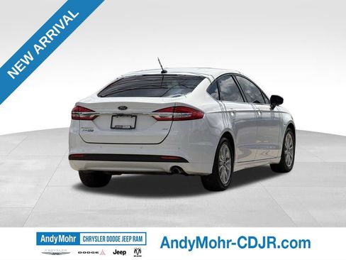 Used 2017 Ford Fusion SE w/ Fusion SE Technology Package FWD image 7