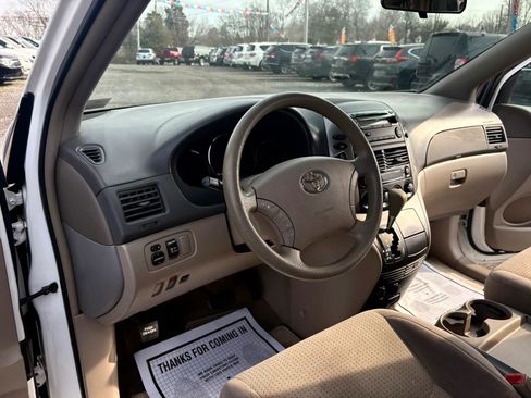 Used 2009 Toyota Sienna LE image 14