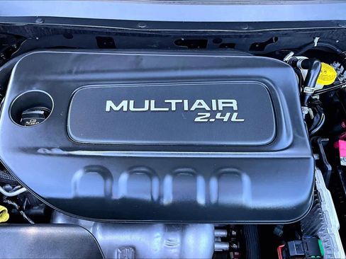 Used 2016 Jeep Cherokee Latitude FWD image 32