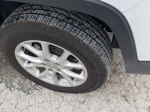 Used 2015 Jeep Cherokee Latitude w/ Cold Weather Group image 13