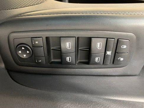 Used 2011 Jeep Grand Cherokee Laredo w/ Security & Convenience Group AWD/4WD image 28