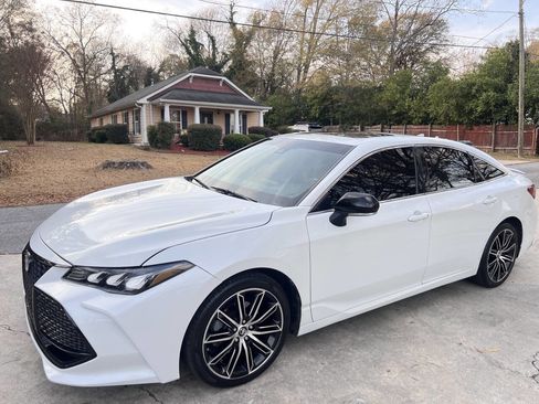 Used 2019 Toyota Avalon XSE image 9