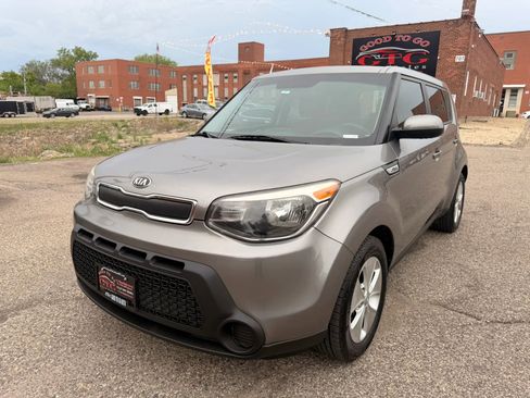 Used 2015 Kia Soul FWD image 2