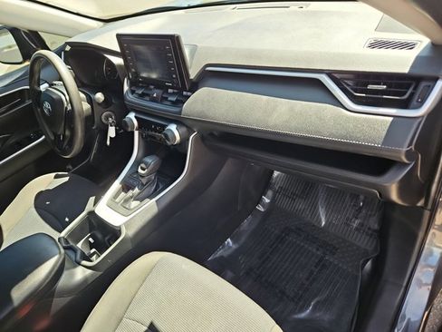 Used 2022 Toyota RAV4 LE image 22