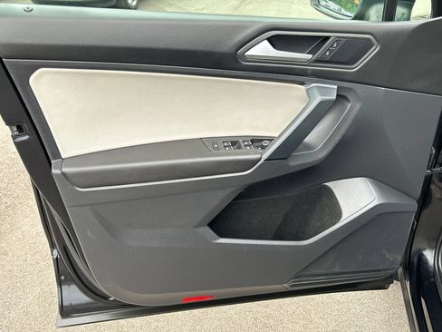 Used 2019 Volkswagen Tiguan SE w/ Panoramic Sunroof Package AWD/4WD image 19