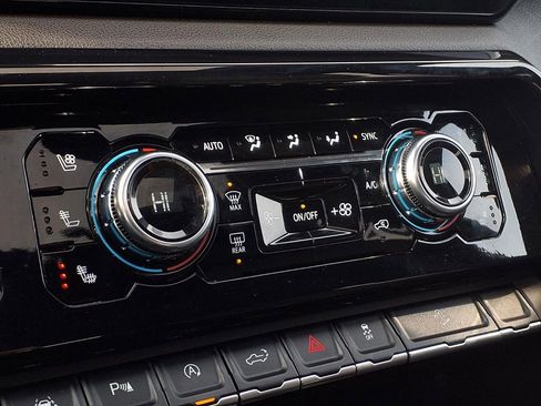 Used 2023 GMC Sierra 1500 AT4 w/ AT4 Preferred Package image 29