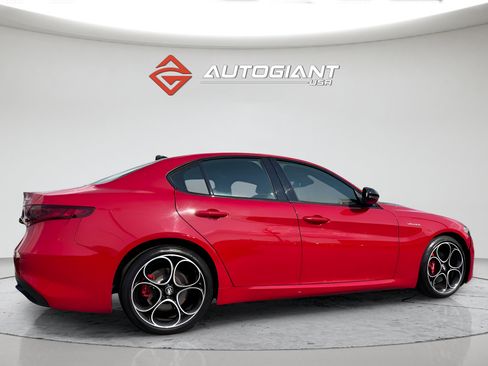 Used 2023 Alfa Romeo Giulia Veloce RWD image 8