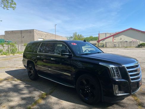 Used 2017 Cadillac Escalade ESV Luxury AWD/4WD image 7