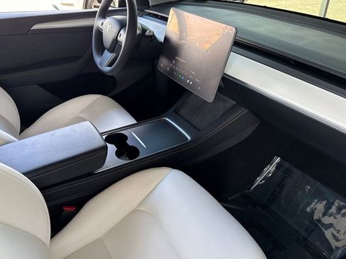 Used 2025 Tesla Model Y Performance AWD/4WD image 14
