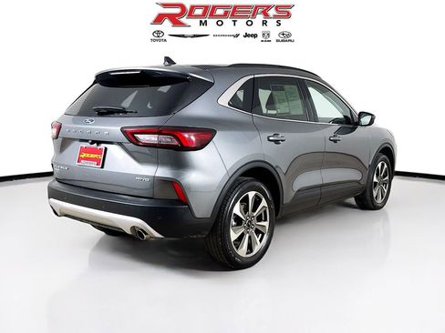 Used 2025 Ford Escape Platinum image 8