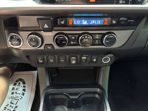 Used 2018 Toyota Tacoma TRD Off-Road w/ TRD Premium Off Road Package AWD/4WD image 18