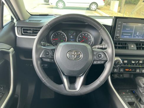 Used 2020 Toyota RAV4 XLE w/ Convenience Package image 9