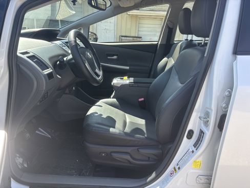 Used 2012 Toyota Prius V Five image 12