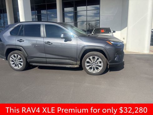 Used 2023 Toyota RAV4 XLE Premium image 13