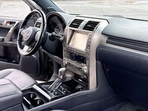 Used 2021 Lexus GX 460 Luxury w/ Sport Design Package AWD/4WD image 5
