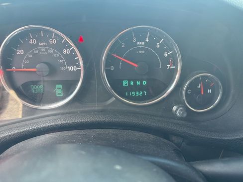 Used 2012 Jeep Wrangler Unlimited Rubicon w/ Connectivity Group image 2