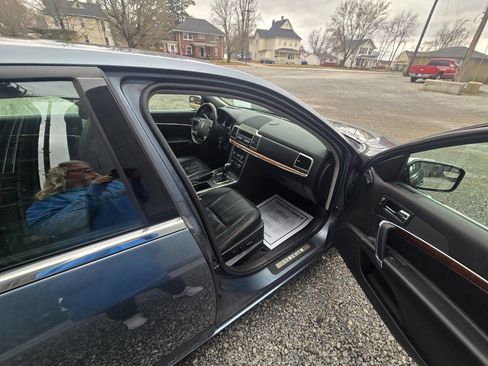 Used 2011 Lincoln MKZ image 10