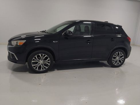 Used 2018 Mitsubishi Outlander Sport SE image 2