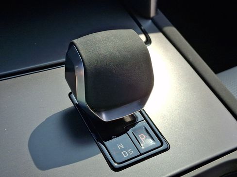 Used 2026 Land Rover Discovery Sport Landmark AWD/4WD image 17