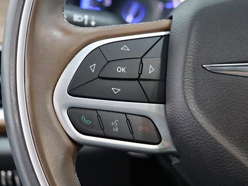 Used 2017 Chrysler Pacifica Limited w/ UConnect Theater Package FWD image 21