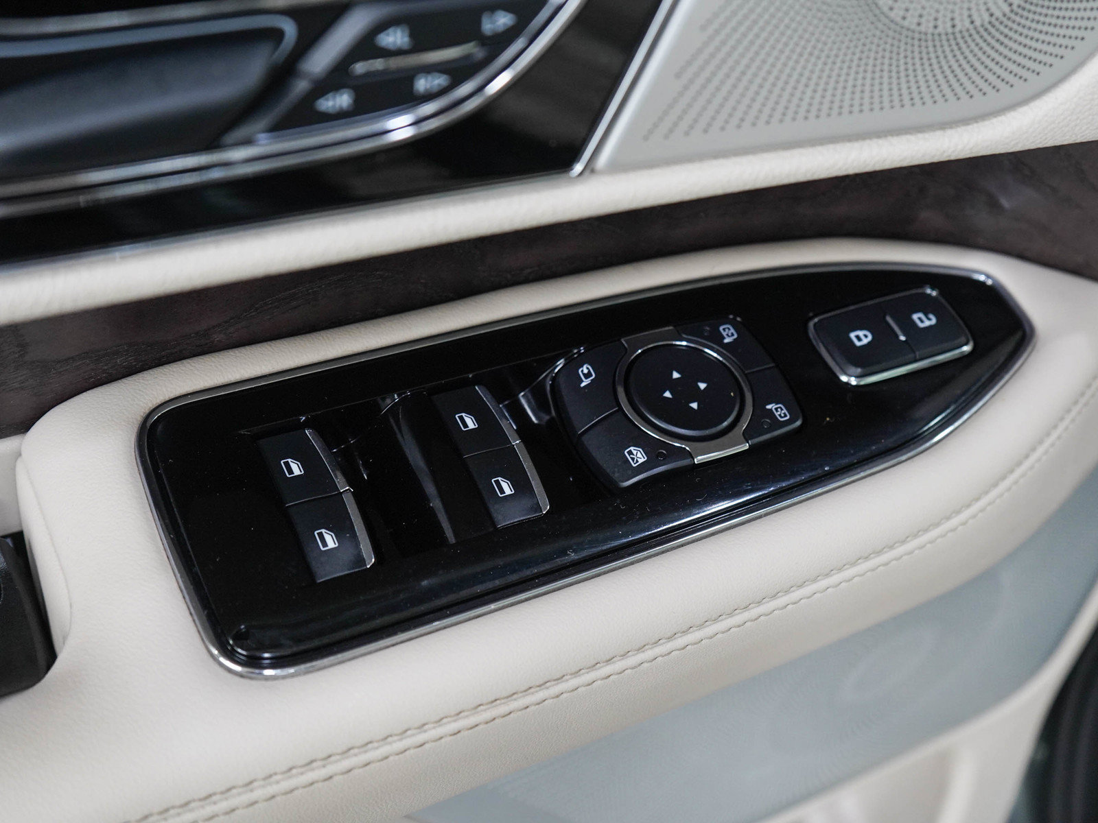 Used 2021 Lincoln Navigator Reserve w/ Luxury Package AWD/4WD image 22