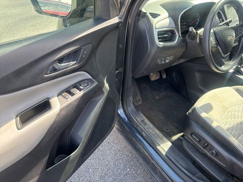 Used 2020 Chevrolet Equinox LS w/ LS Convenience Package image 12