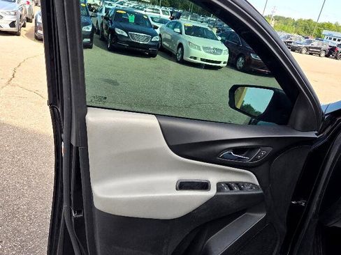 Used 2020 Chevrolet Equinox LS image 10