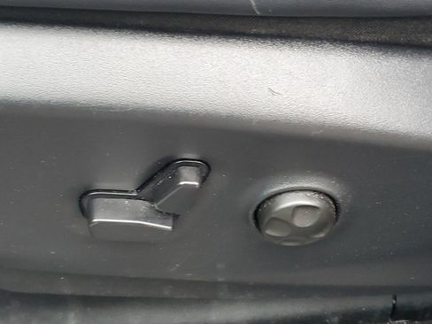 Certified 2025 Chrysler Pacifica Select image 26