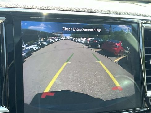 Used 2023 Chrysler Pacifica Limited FWD image 43