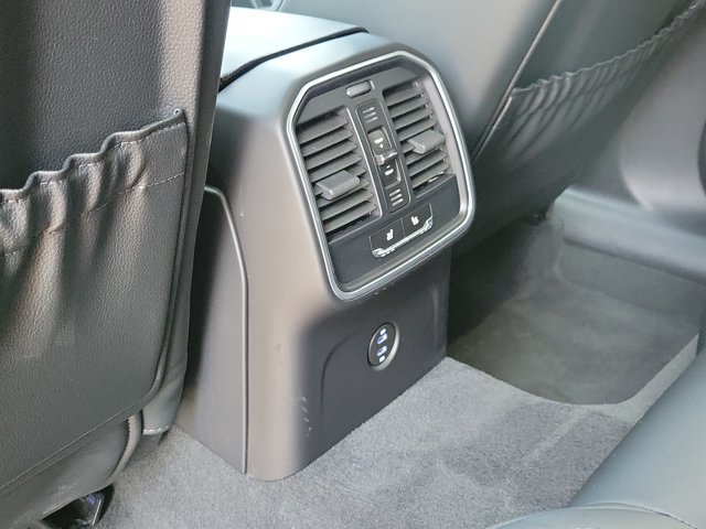 Certified 2026 Porsche Macan AWD/4WD image 17