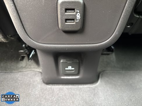 Used 2024 GMC Terrain SLT image 22