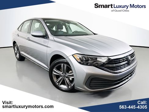 Used 2024 Volkswagen Jetta SE image 1