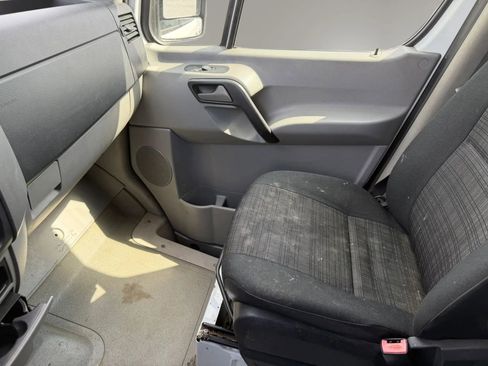 Used 2014 Freightliner Sprinter 2500 RWD image 8