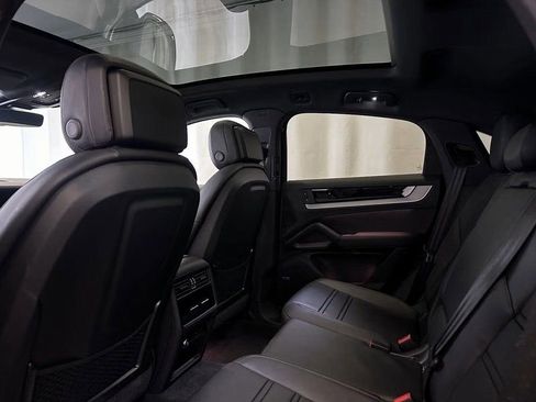 Used 2024 Porsche Cayenne Coupe image 23